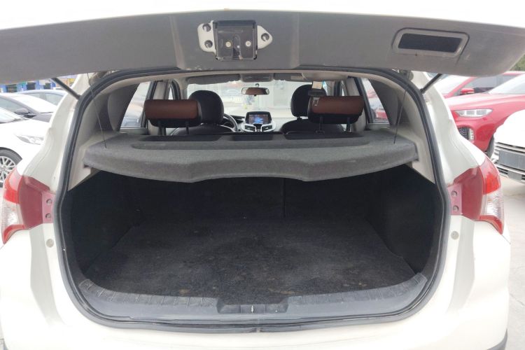 海马S5 2015款 1.5T CVT豪华型机舱底盘23