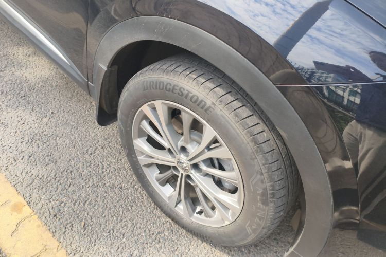 别克 2021款 昂科威Plus 652T 七座豪华型车身外观10