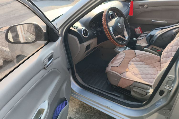 长安 悦翔V3 2015款 1.4L 手动美满型 国IV中控内饰20