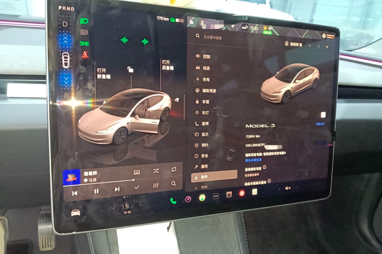 特斯拉 Model 3 2025款 后轮驱动版中控内饰14