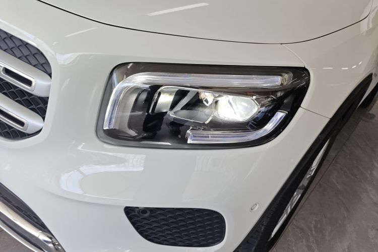 奔驰GLB 2023款 GLB 200 时尚型局部细节36