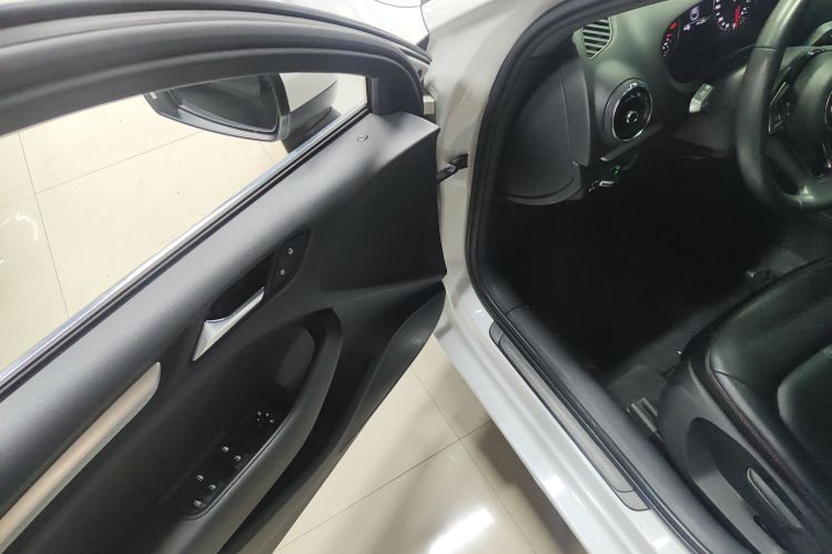 奥迪A3 2018款 30周年年型 Limousine 35 TFSI 进取型中控内饰20