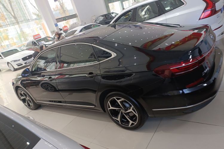 大众 帕萨特 2025款 出众款 330TSI 星空精英版车身外观4