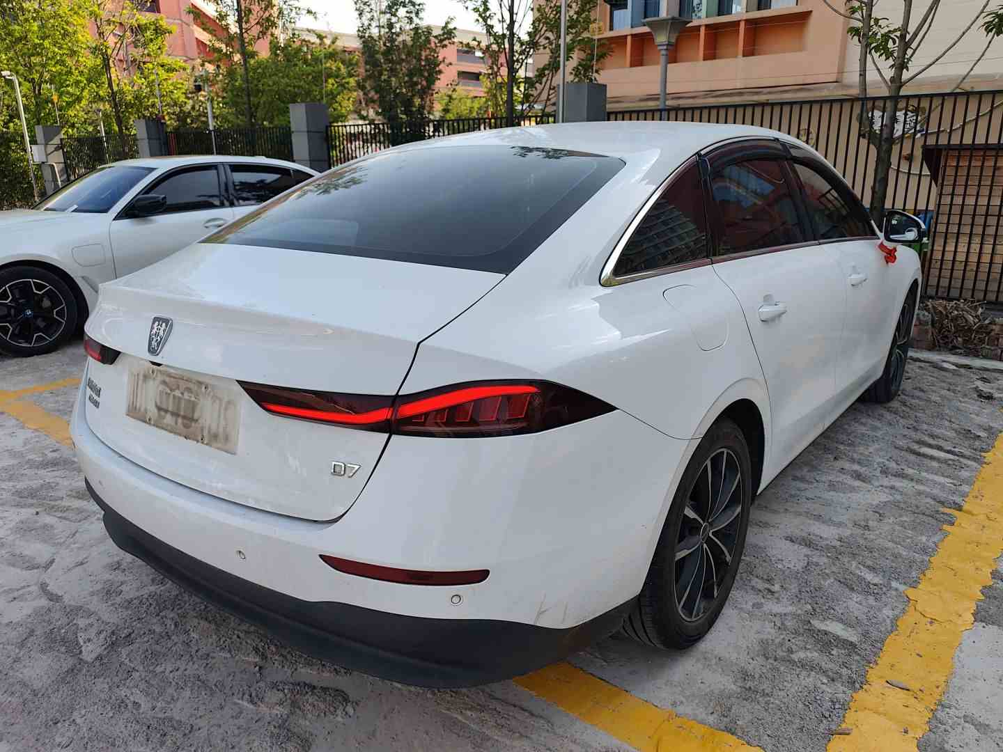 荣威D7 2025款 DMH 125km 世界冠军版(4)