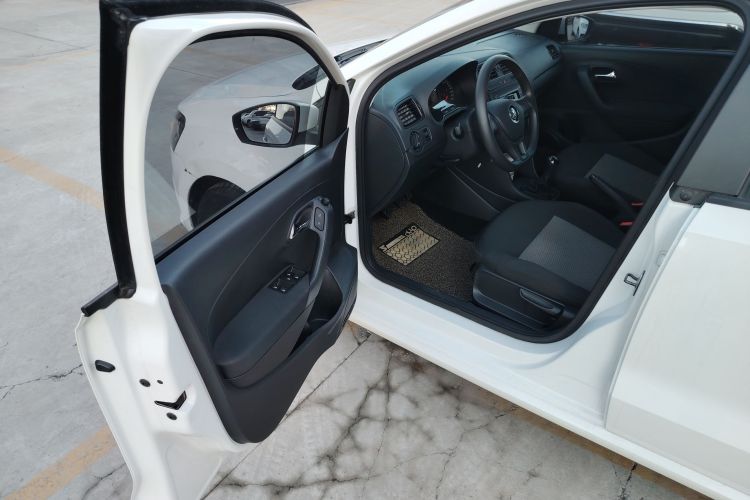 大众 Polo 2016款 1.4L 手动风尚型中控内饰20