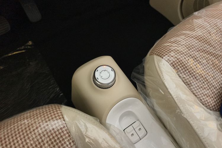 五菱汽车 宏光MINIEV 2024款 第三代 215km 青春版中控内饰18