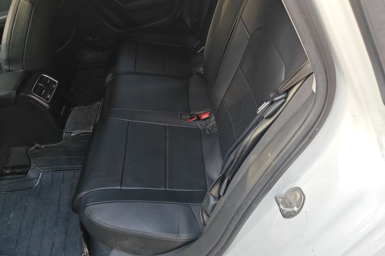 奥迪A4L 2015款 35 TFSI 自动标准型中控内饰7004