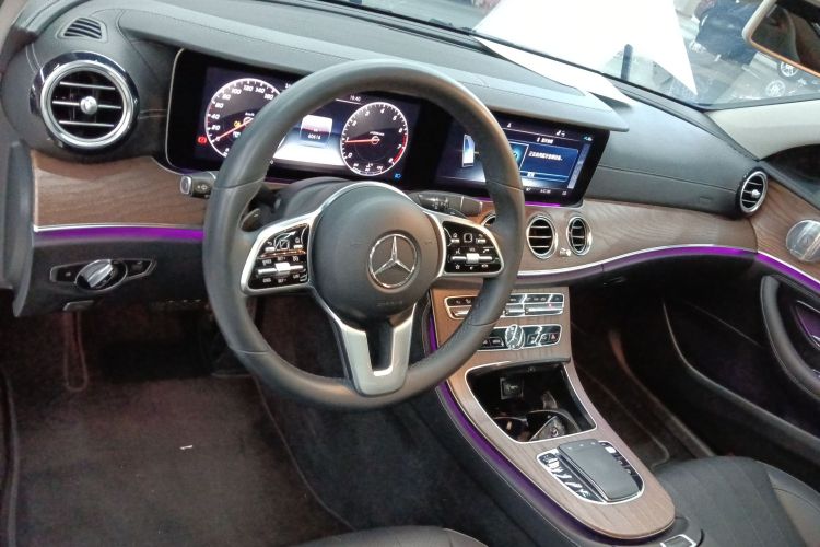 奔驰E级 2020款 E 300 L 豪华型中控内饰12