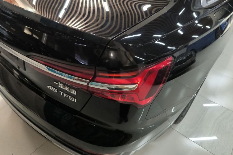 奥迪A6L 2023款 40 TFSI 豪华动感型车身外观9