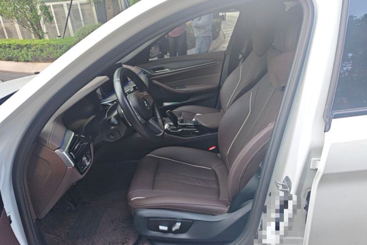 宝马5系 2023款 530Li 领先型 M运动套装中控内饰19