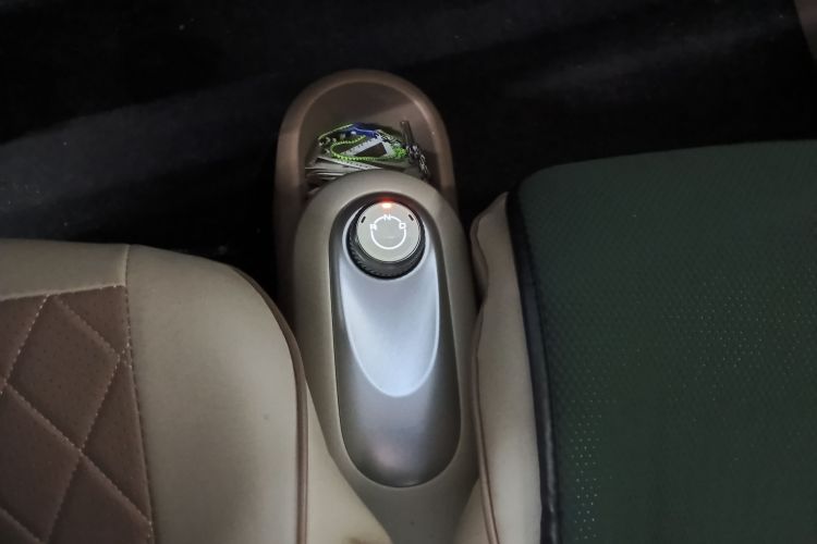 五菱汽车 宏光MINIEV 2025款 四门版 进阶款中控内饰18