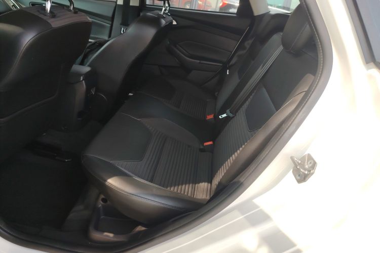 福特 福克斯 2017款 两厢 1.6L 手动风尚型智行版中控内饰7004