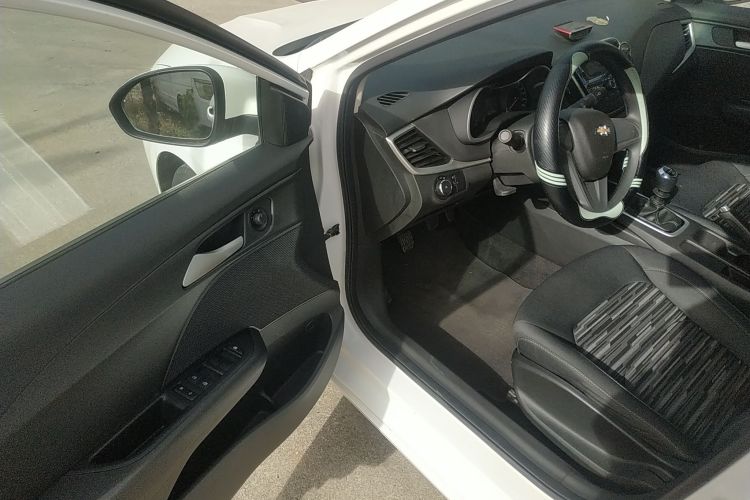 雪佛兰 科沃兹 2016款 1.5L 手动欣享版中控内饰20