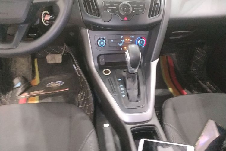 福特 福克斯 2015款 两厢 1.6L 自动舒适型局部细节18