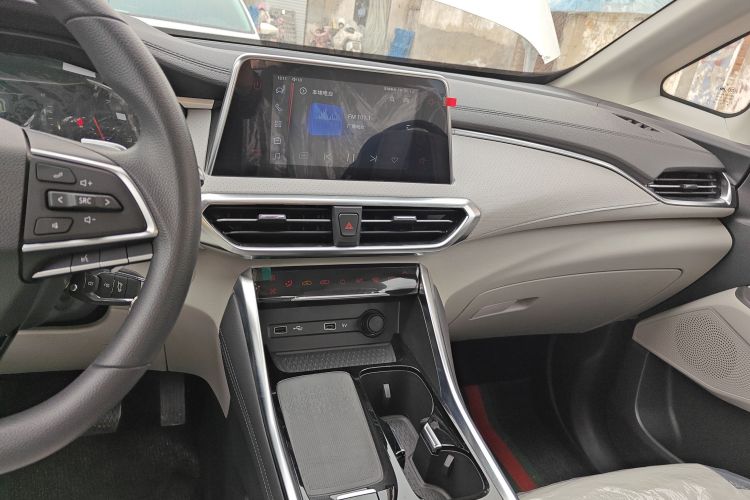 上汽大通MAXUS 大通G50 2024款 PLUS 1.5T 幸福推荐自动荣耀版局部细节16