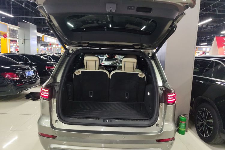 理想汽车 理想ONE 2020款 增程6座版机舱底盘23