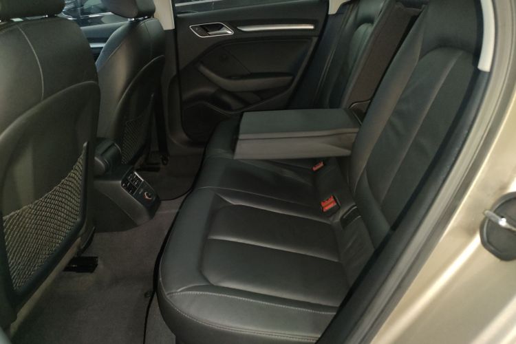 奥迪A3 2016款 Sportback 35 TFSI 风尚型中控内饰7004