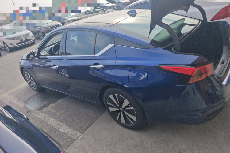 日产 天籁 2021款 2.0L XL 舒适版车身外观4