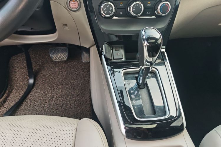 日产 轩逸 2016款 1.6XV CVT智享版中控内饰18