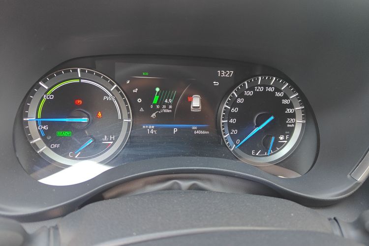 丰田 汉兰达 2023款 2.5L智能电混双擎两驱精英版 5座中控内饰14