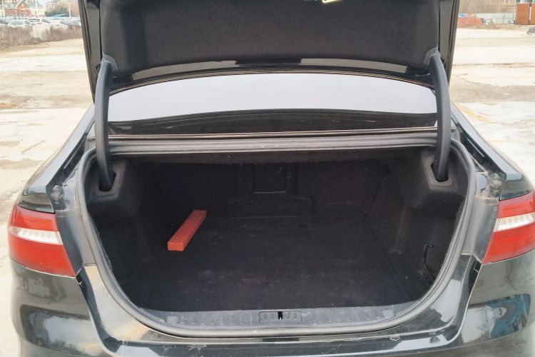 福特 金牛座 2016款 EcoBoost 180 豪华型机舱底盘23