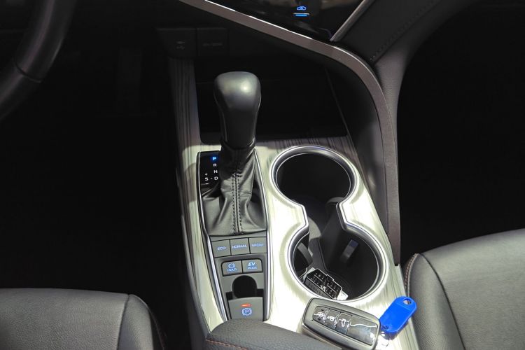 丰田 凯美瑞 2019款 改款 双擎 2.5HG 豪华版中控内饰18