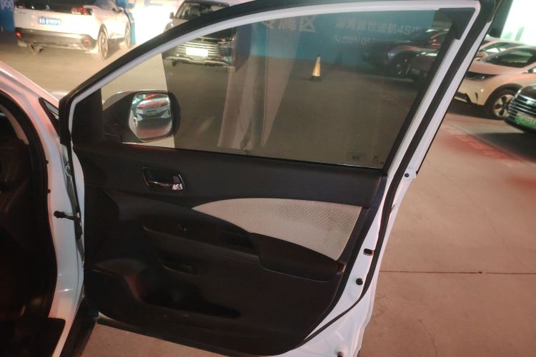 本田CR-V 2016款 2.0L 两驱经典版中控内饰7005