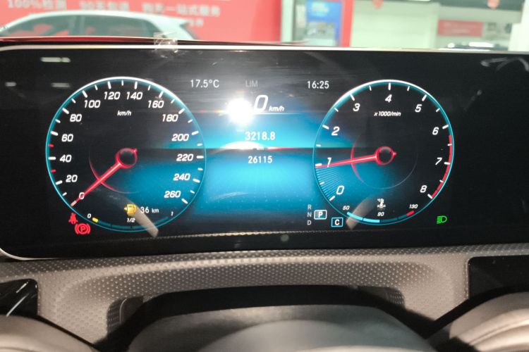 奔驰A级(进口) 2019款 A 200 动感型中控内饰14