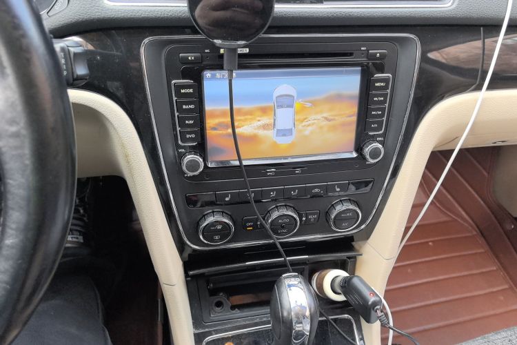 大众 帕萨特 2014款 1.8TSI DSG尊荣版中控内饰16