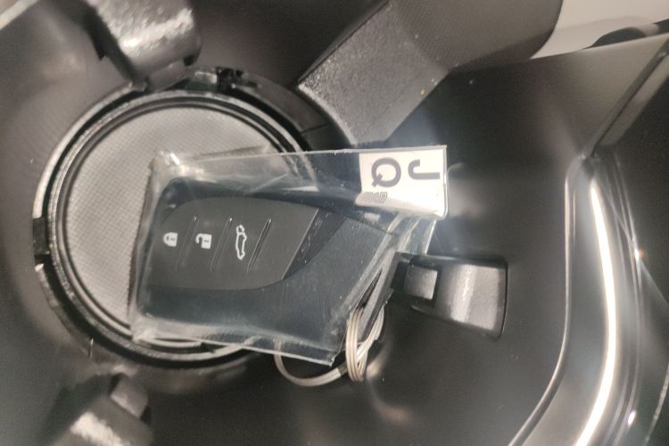 雷克萨斯RX 2025款 300 四驱骏享版中控内饰7001