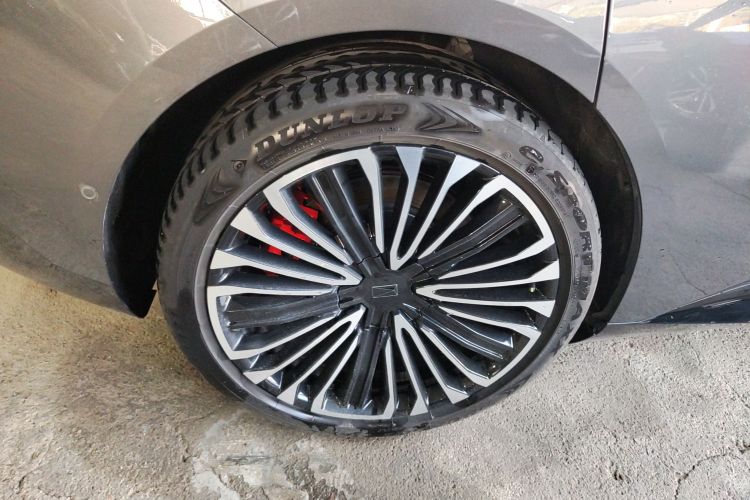 阿维塔12 2024款 700 三激光后驱奢享版车身外观6007