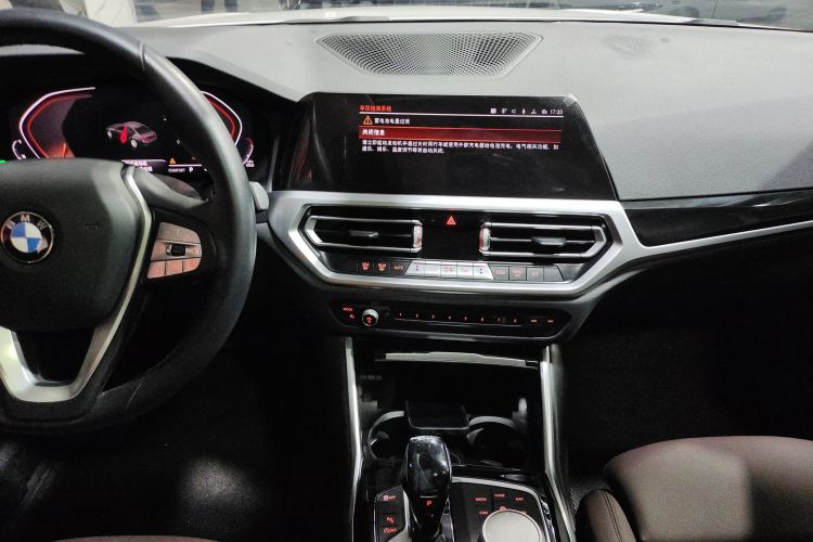 宝马3系 2020款 320i 运动套装中控内饰16