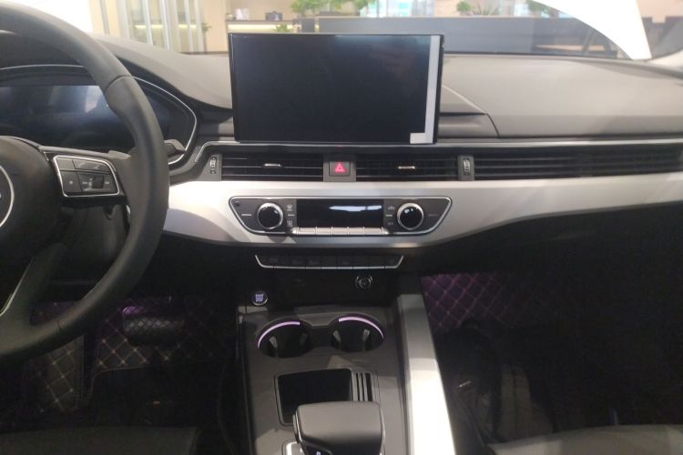 奥迪A4L 2025款 200万辆悦享版 40 TFSI 时尚动感型中控内饰16