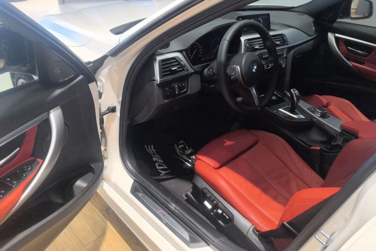 宝马3系 2019款 320i M运动曜夜版中控内饰7003