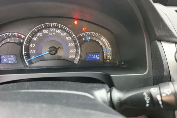 丰田 凯美瑞 2015款 2.0E 精英版中控内饰15