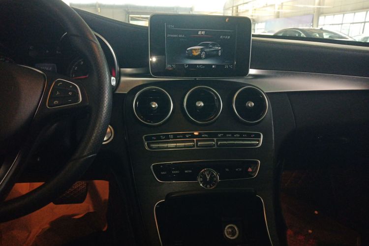 奔驰C级 2017款 改款 C 180 L 时尚型运动版中控内饰16