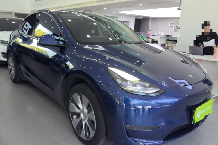 特斯拉 Model Y 2021款 标准续航后驱版车身外观3