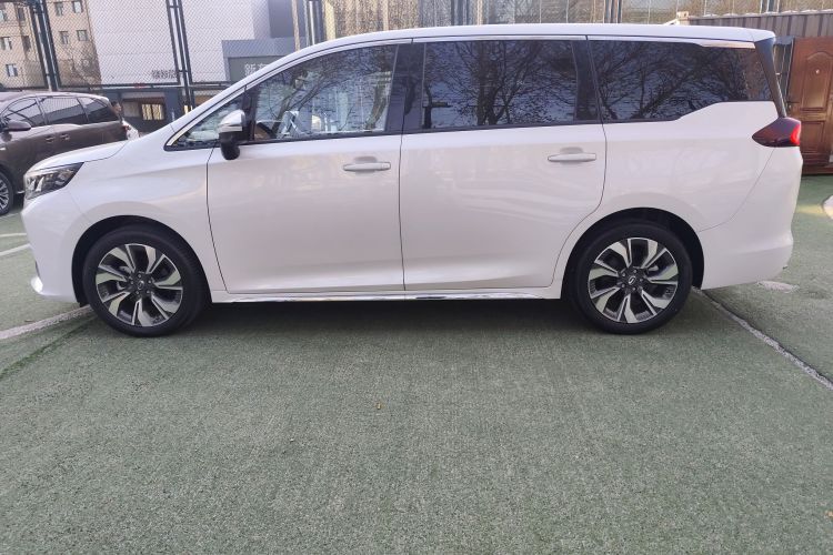 广汽传祺 传祺M6 2023款 PRO 270T DCT尊贵版车身外观4