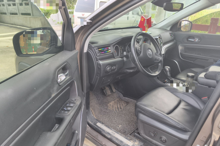 Jeep 大指挥官 2018款 2.0T 四驱臻享版 国V中控内饰7003