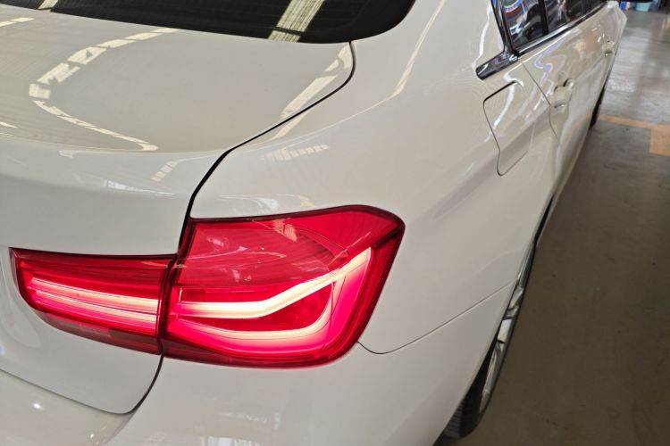 宝马3系 2019款 320Li M运动套装车身外观9