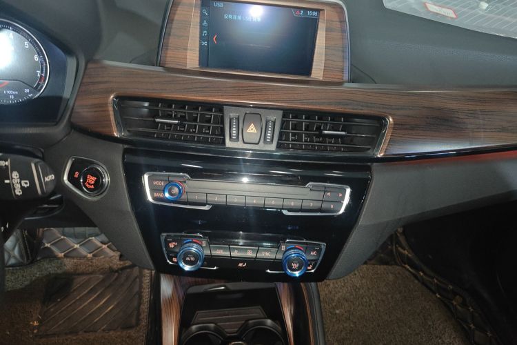 宝马X1 2019款 sDrive20Li 领先型中控内饰16