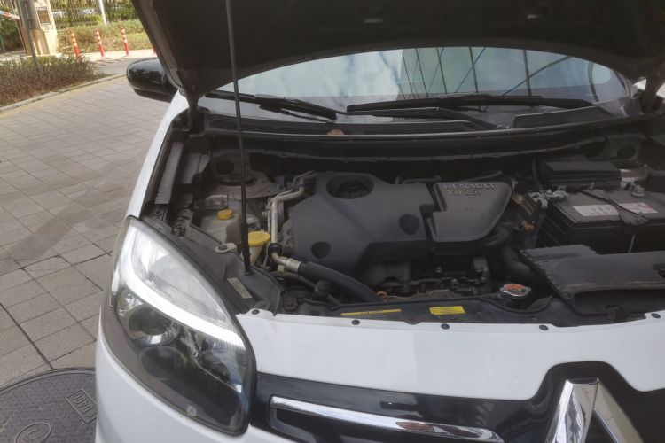 雷诺 科雷傲(进口) 2013款 2.5L 两驱舒适版机舱底盘25