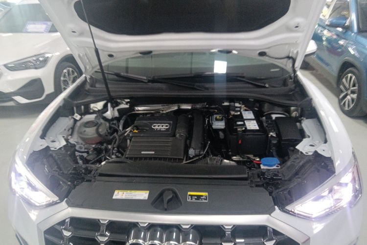 奥迪Q3 2021款 35 TFSI 时尚动感型机舱底盘24