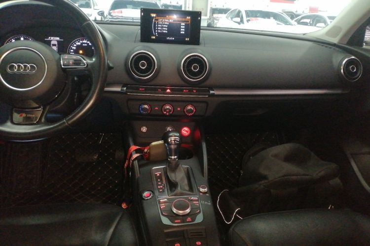 奥迪A3 2015款 Limousine 35 TFSI 百万纪念智领型中控内饰16
