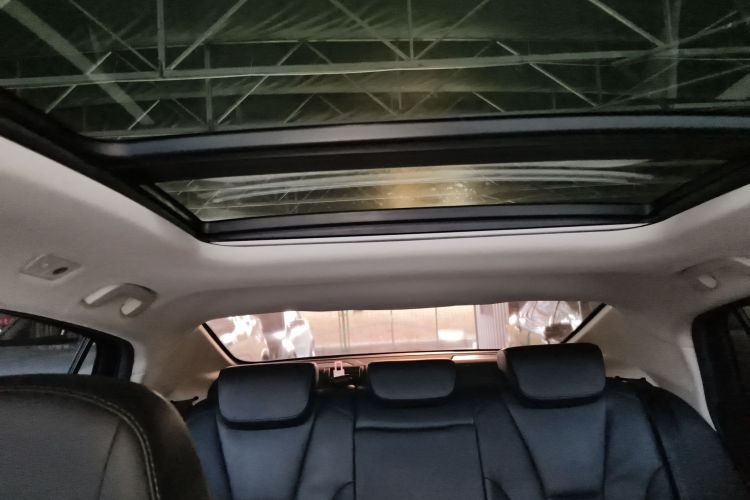 红旗H5 2022款 经典款 1.8T 自动智联旗享版中控内饰22