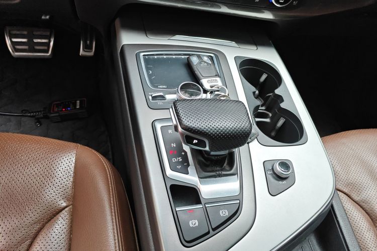 奥迪Q7 2019款 55 TFSI 技术型中控内饰18