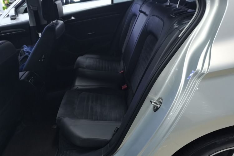 大众 迈腾 2017款 330TSI DSG 豪华型中控内饰7004