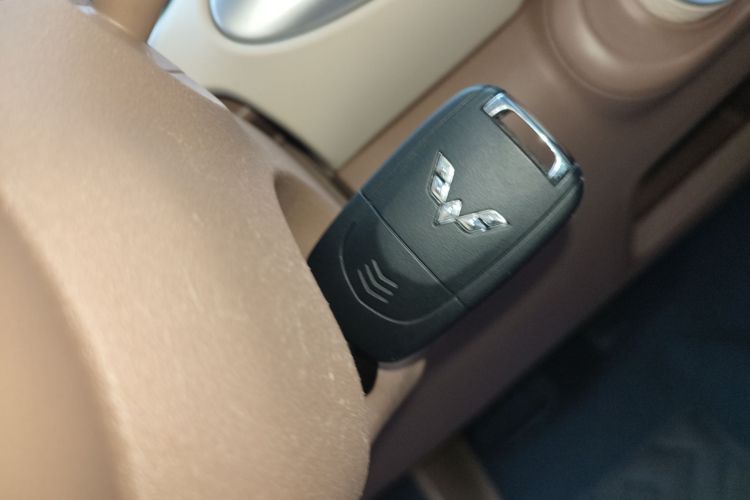 五菱汽车 宏光MINIEV 2025款 四门版 进阶款中控内饰7001