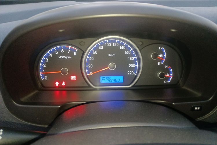 现代 悦动 2011款 1.6L 自动舒适型中控内饰14