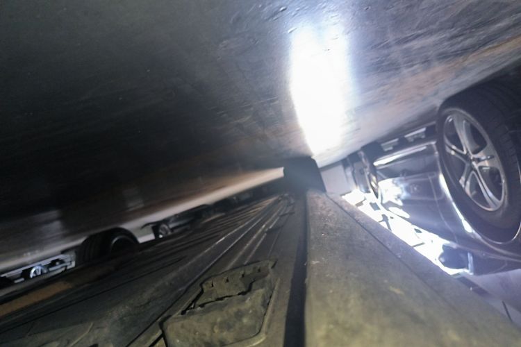 奔驰E级 2020款 E 300 L 运动时尚型局部细节9001